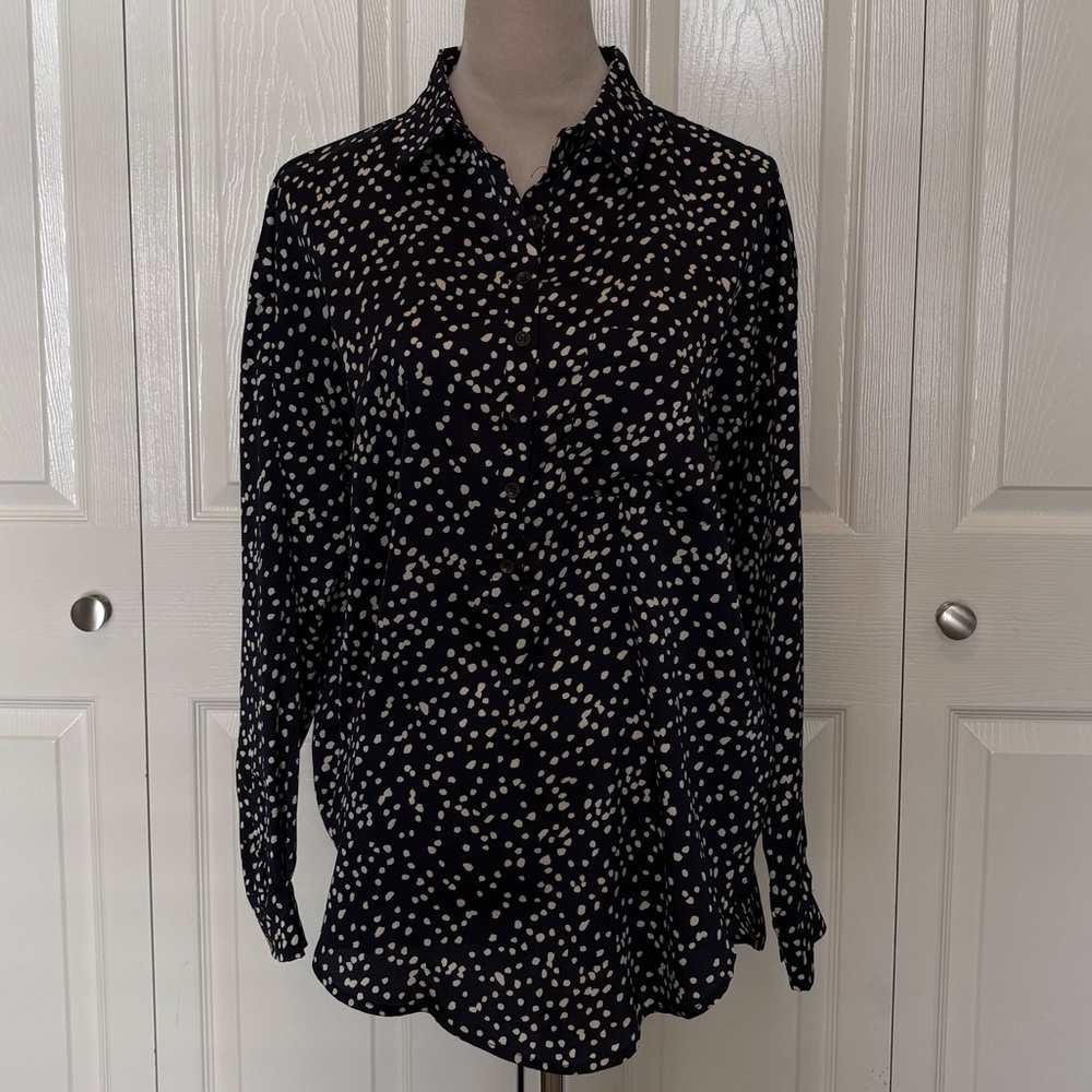 Umgee navy top in size small.